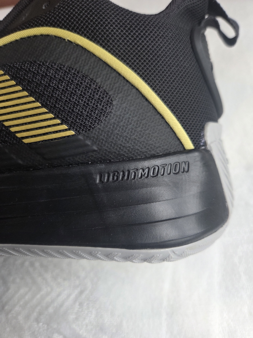 adidas Own The Game 3.0 Men’s Size 8 Black Gold Basketball Shoes NWT - Picture 6 of 7